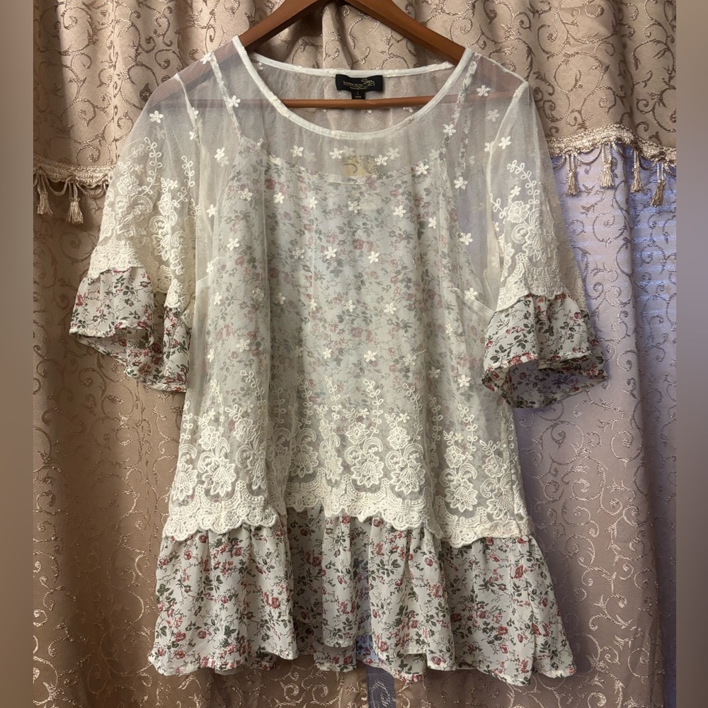 NWT Suzanne Betro Floral Lace Women Top- Large